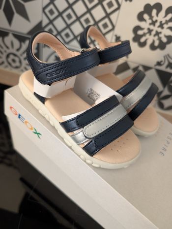 Sandales d'été fille. Taille 24. Neuf. Geox 