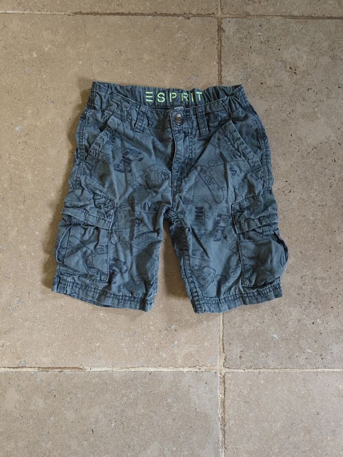 Short Esprit taille 122 (7ans)