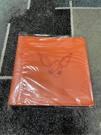 Pokémon binder / classeur Pyroli / Flareon gift box chinese exclusivity