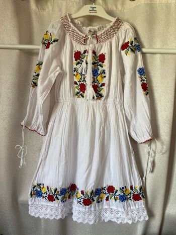 Très jolie robe blanche coton brodée 12 ans