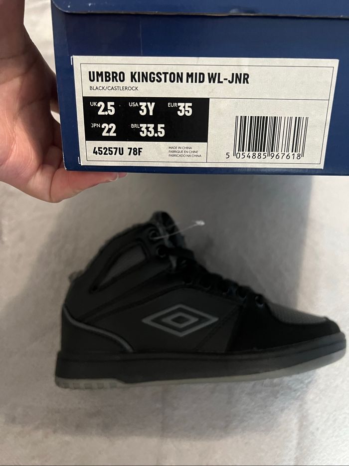 Basket UMBRO neuf - photo numéro 4