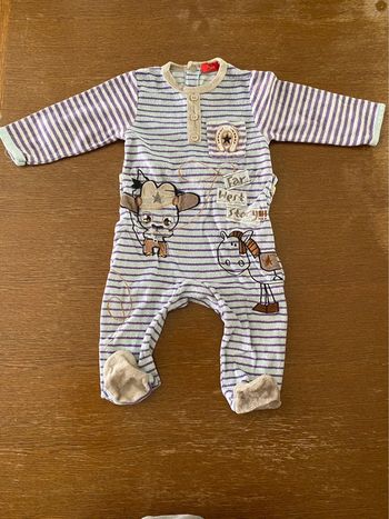 Pyjama bleu et violet