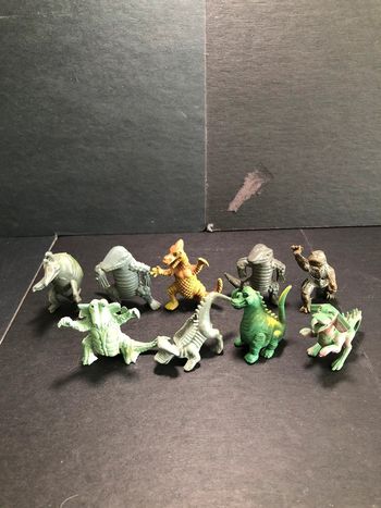 Lot monstre créature kaiju bootleg chinasaur dinosaur Héroic fantasy rpg