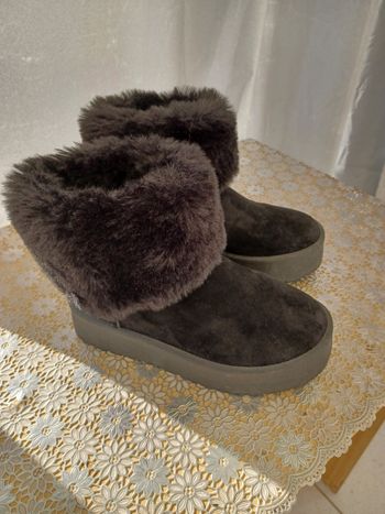 Bottines fourrées achetées chez Chaussea taille 37 en très bon état.