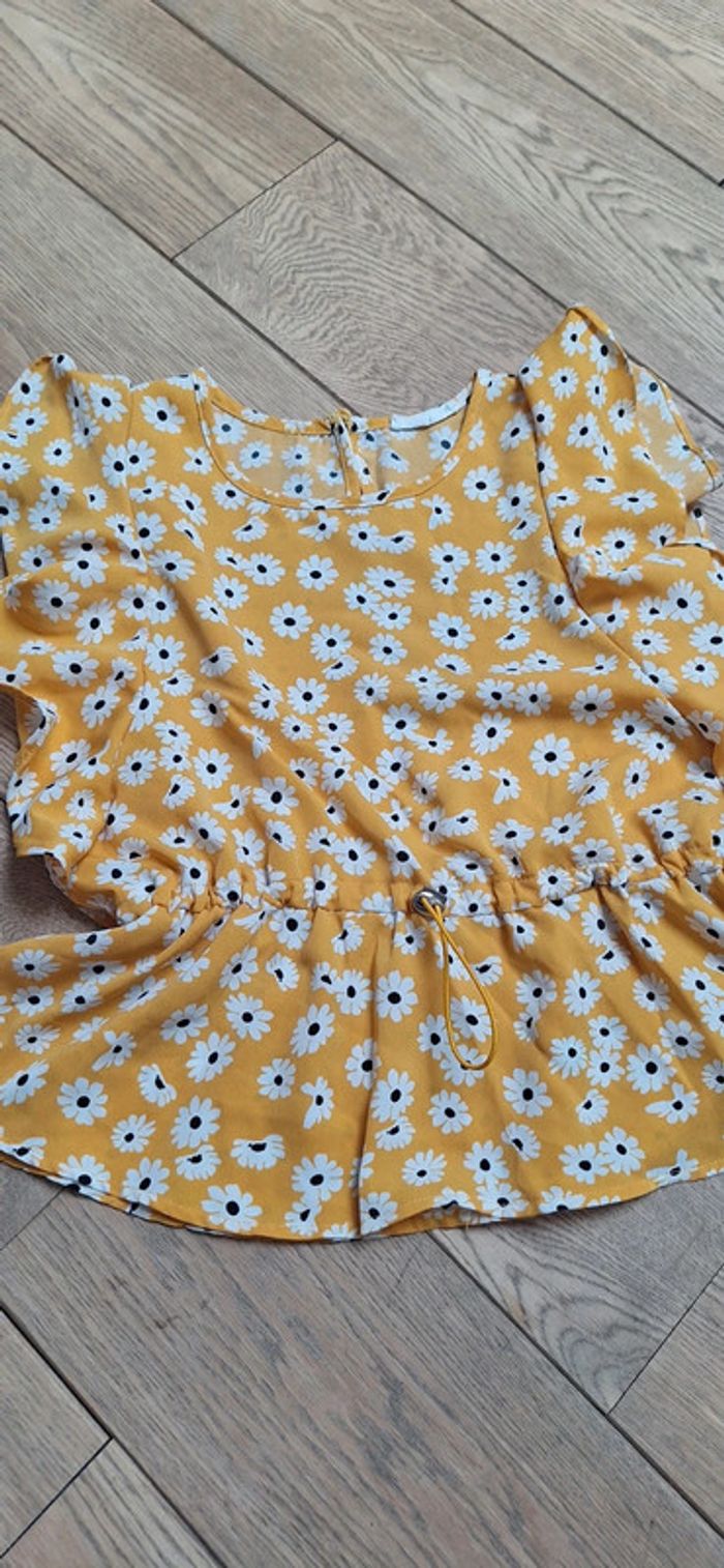 Très belle blouse à fleurs