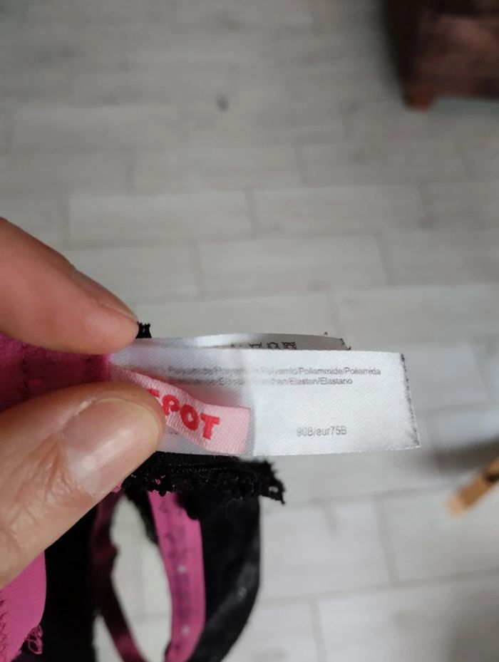 Soutien gorge dentelle et détails fushia 💖 - photo numéro 4