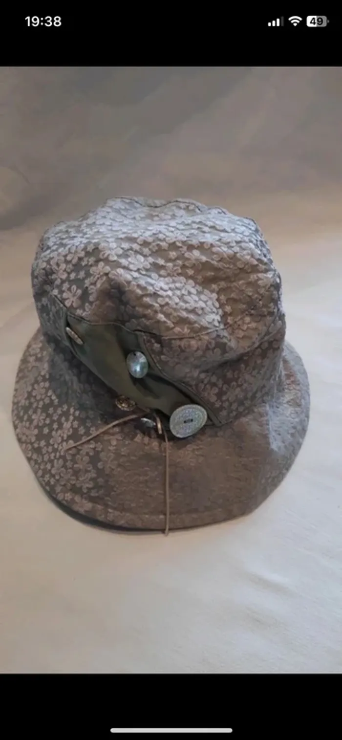Chapeau à fleurs