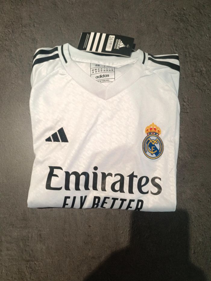 Tenue foot Real Madrid blanc. T.26 - photo numéro 4