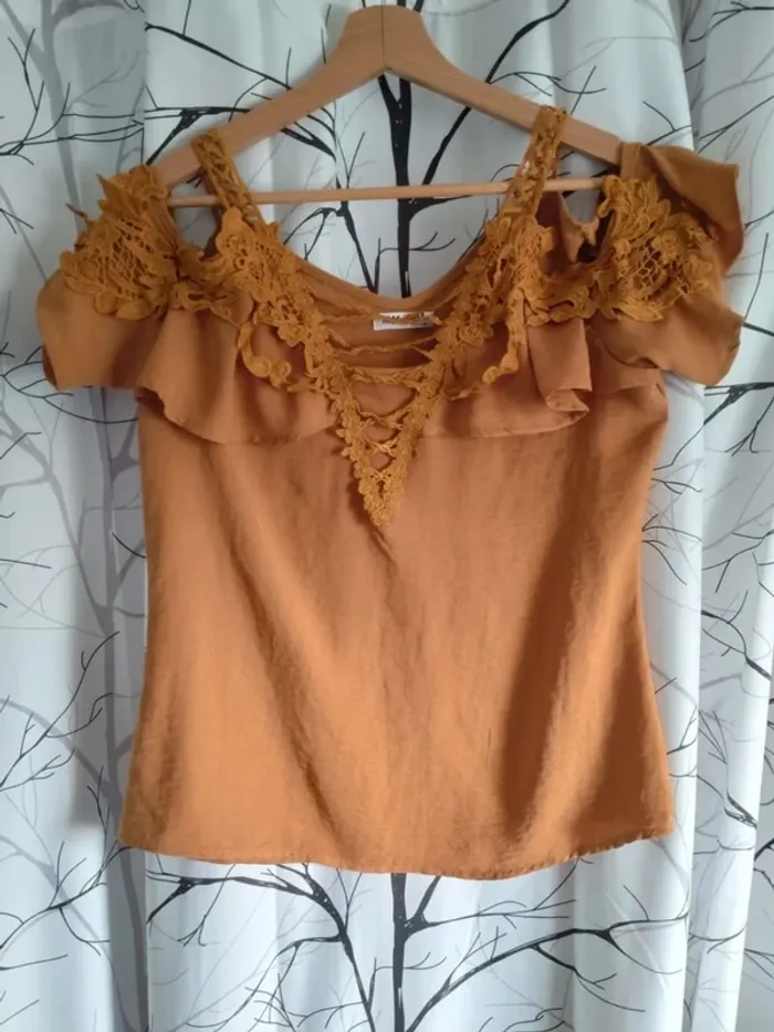 T-shirt top femme épaules dénudées moutarde Miss Sara Fashion