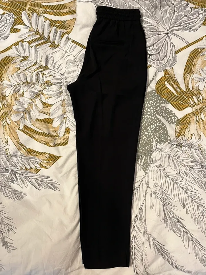 Pantalon 7/8 noir gaufré – Taille 38 - photo numéro 4
