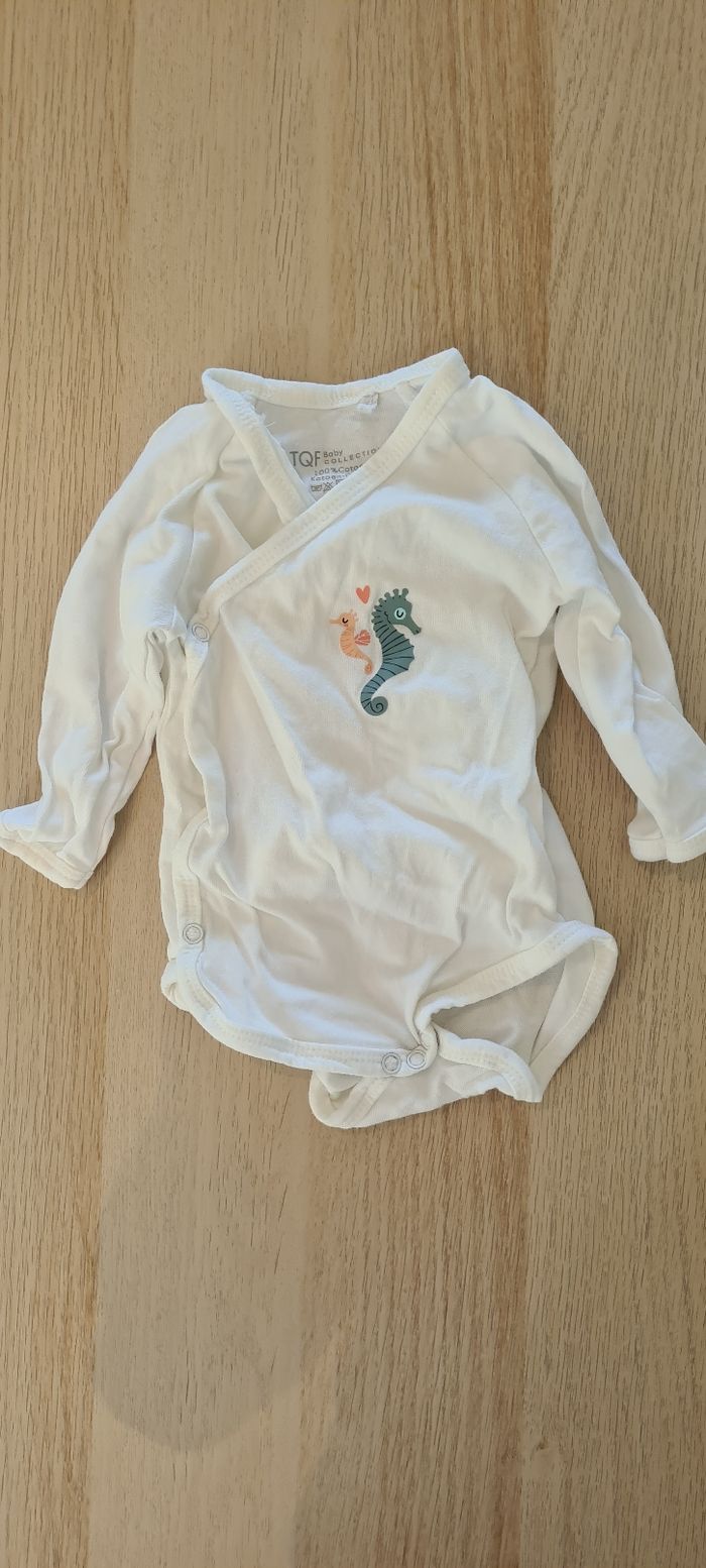Lot de bodies taille 6 mois manches longues - photo numéro 3