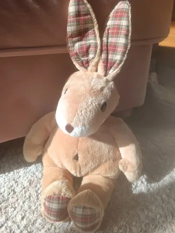 Peluche lapin  écossais ajena