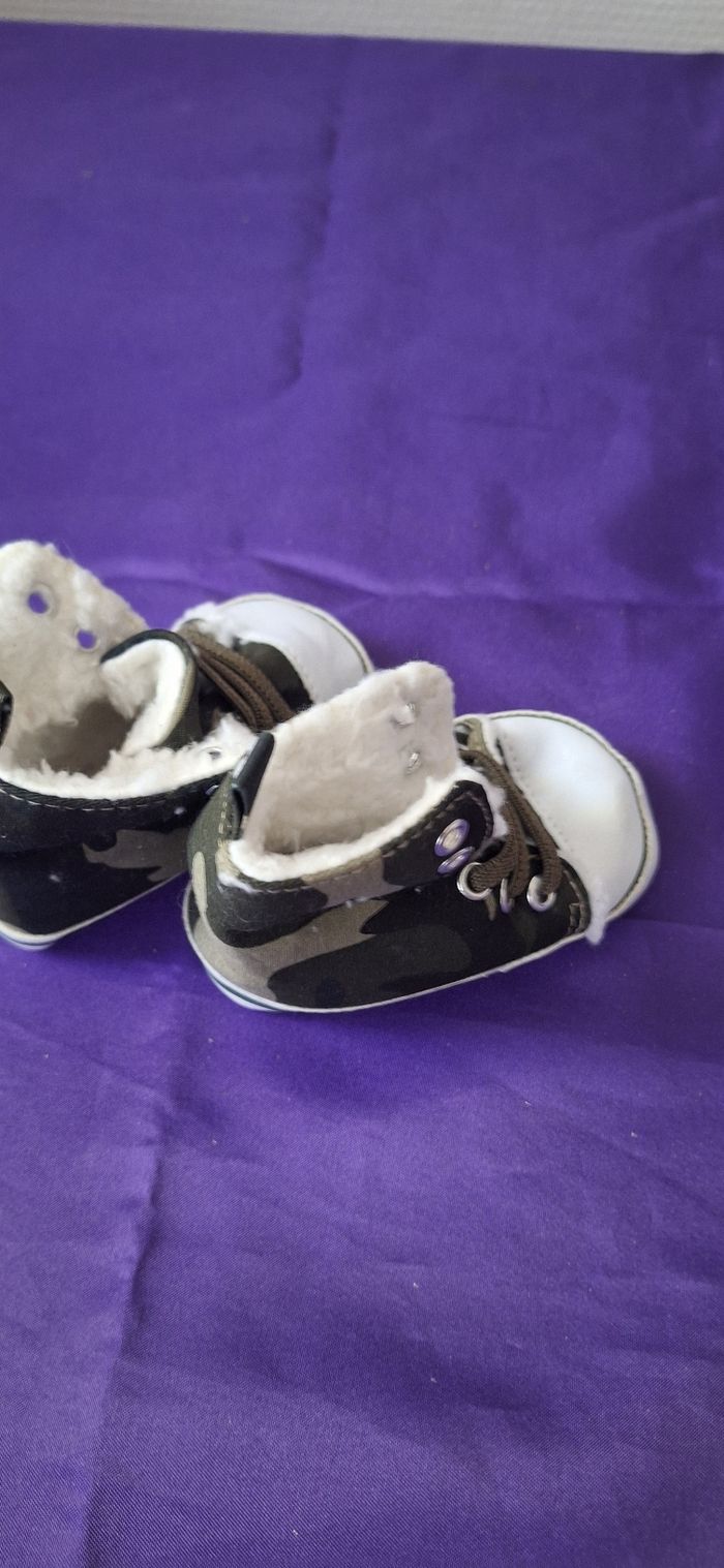 Petites chaussures kaki,style converse ,taille 18/19 - photo numéro 5