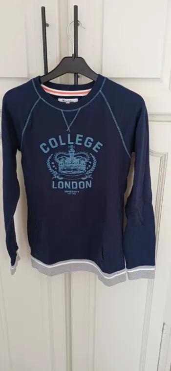Pull bleu