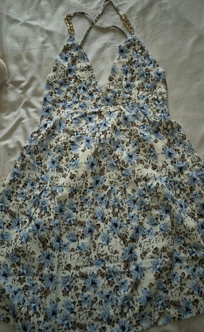 Robe courte décolleté américaine - photo numéro 3