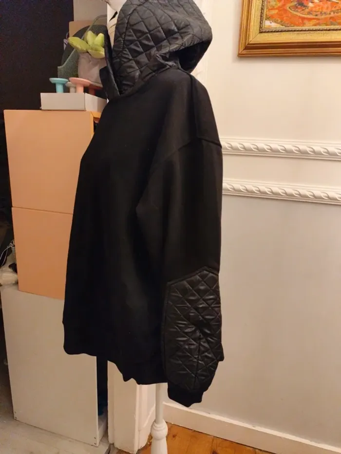 Sweat shirt Zara noir capuche matelassée - photo numéro 4