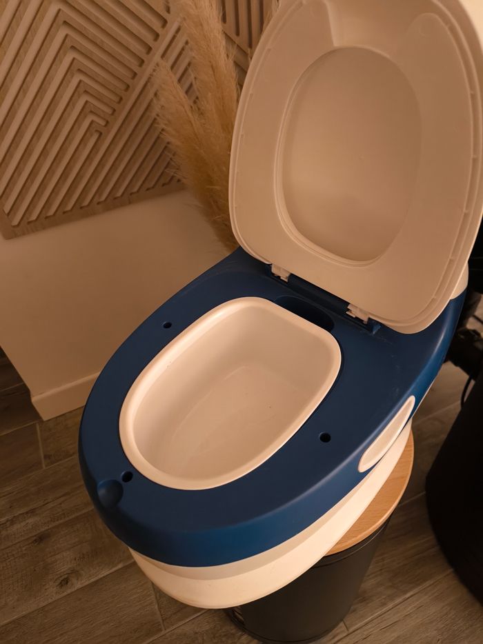 Mini toilettes neuves - photo numéro 3