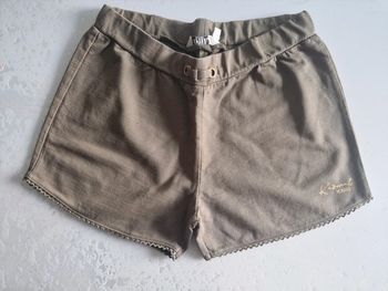 Short fille