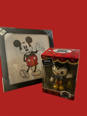 Lot cadre avec tirage d’art Mickey Classic et figurine Mickey Mouse Disney Showcase Collection