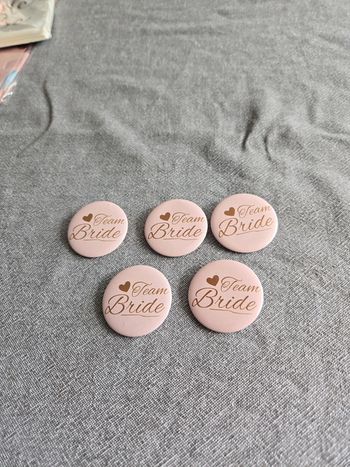 Badges team bride