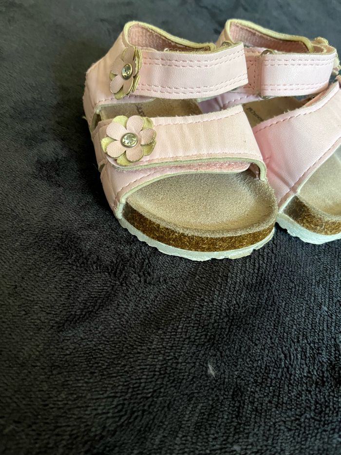 Sandales bébé fille Taille 20 - photo numéro 2