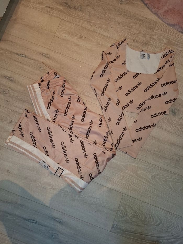 Ensemble Adidas- femme, neuf, taille l