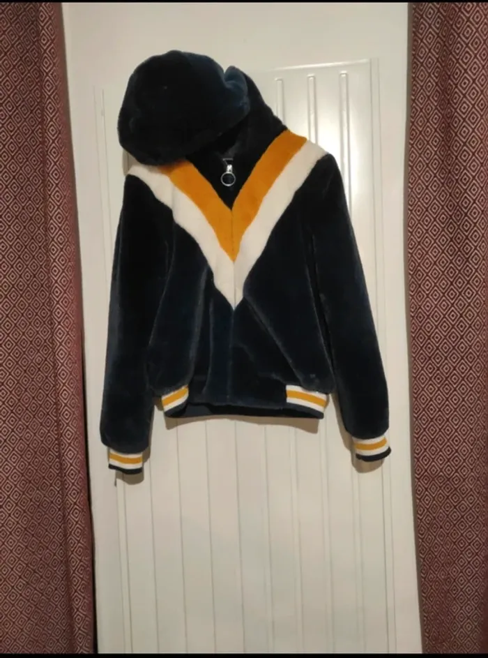 Manteau Fausse Fourrure avec capuche Jennyfer