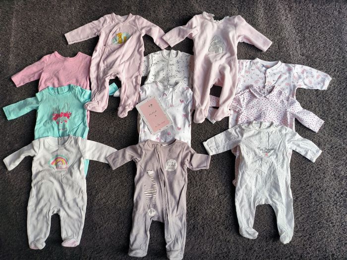 Lot vêtements 1 mois - photo numéro 1