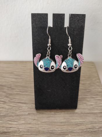 Boucle d'oreille stitch