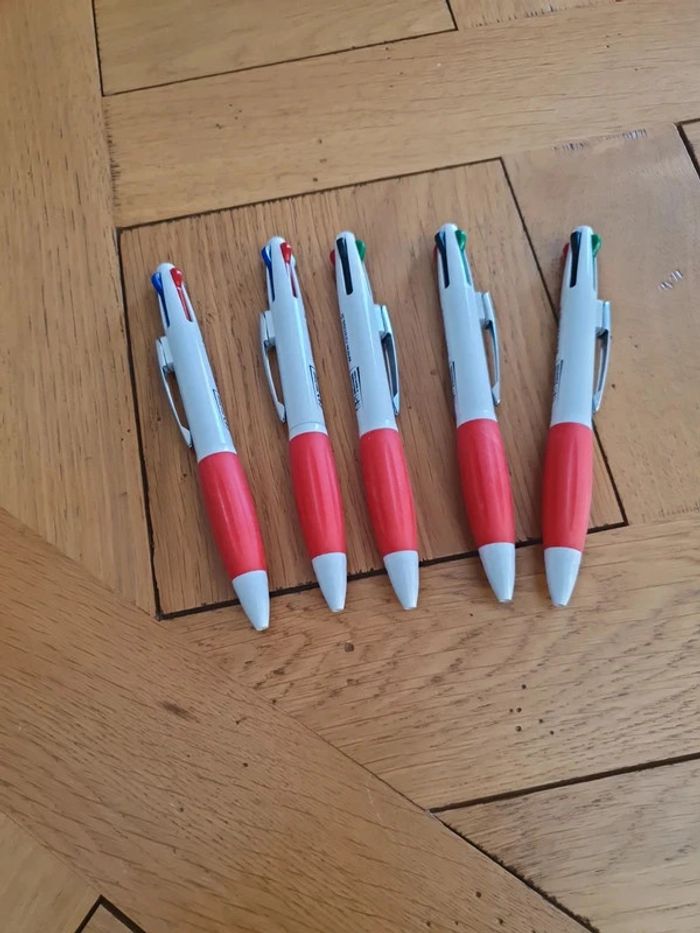 Lot stylos 4 couleurs