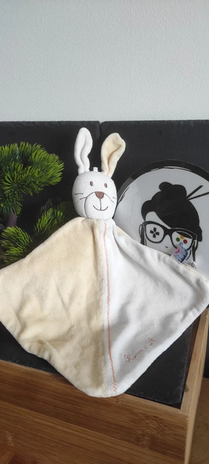 Doudou plat lapin jaune et blanc Sucre d'Orge courure zig-zag marron