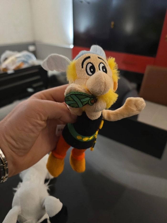 Lot de 2 peluches Asterix 19cm et Idefix 16cm - photo numéro 2