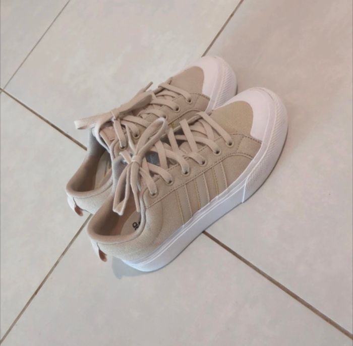 Basket comme neuf a - photo numéro 2