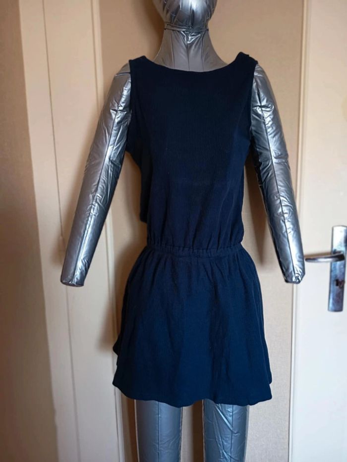 Robe sans manche, dos nu. Marque Pinepo (A25)