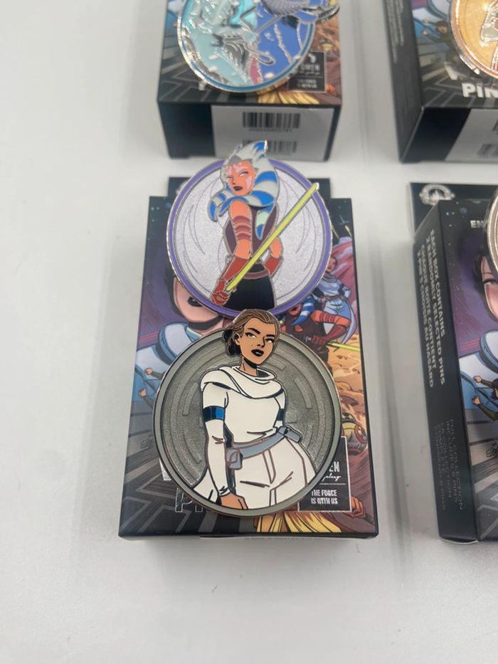 Collection Complète - Star Wars Women of the Galaxy Mystery Pins (2023) - photo numéro 4