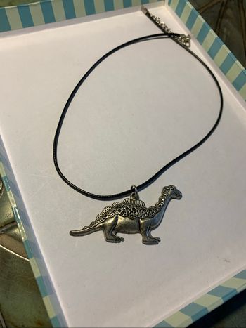 Collier dinosaure
