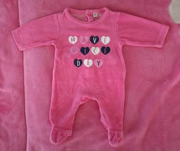 Pyjama taille naissance en très bon état
