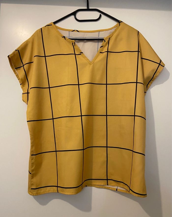 T-shirt jaune à carreaux - photo numéro 3