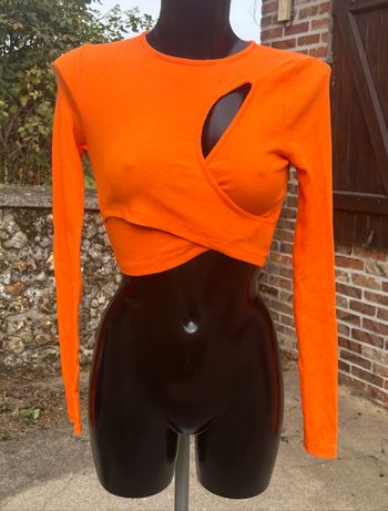 Crop top asymétrique cut-out orange – Taille 36 – FB Sister 🧡