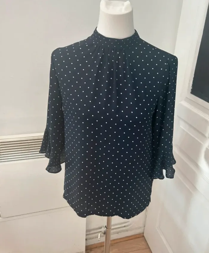 H&M blouses bleu marine à pois blancs. Femme, taille S/36. - photo numéro 2