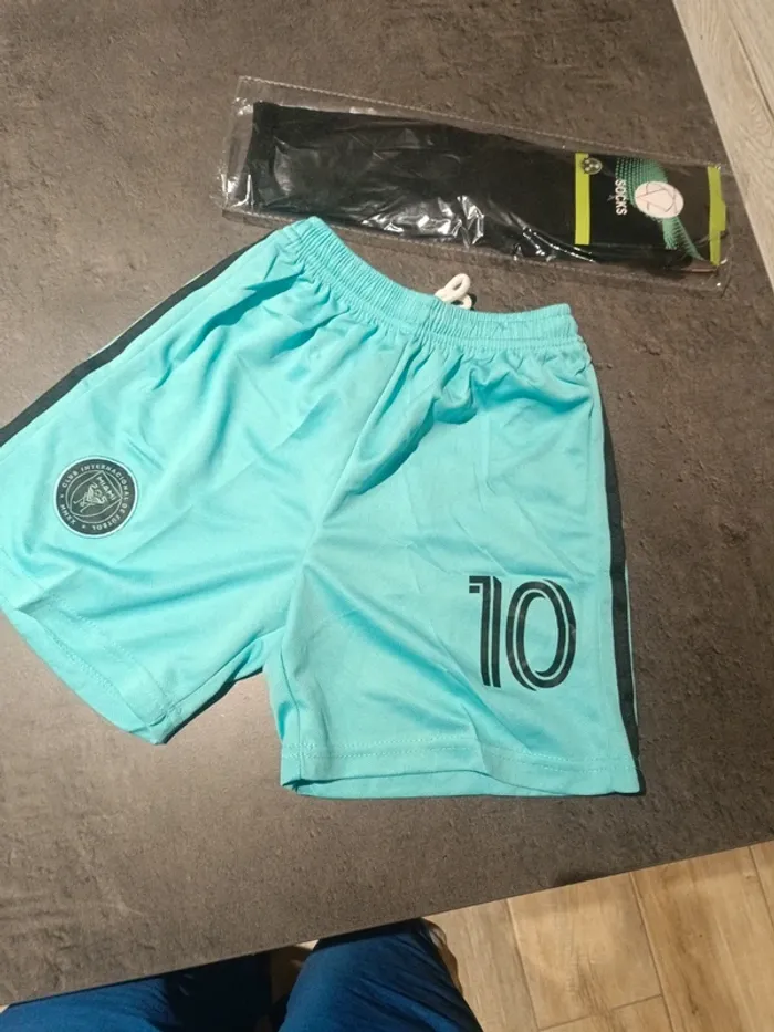 Tenue foot Léo Messi Inter Miami bleu. T.20 - photo numéro 3