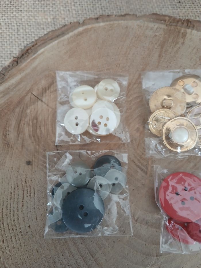 Lot de 4 sachets de boutons - photo numéro 3