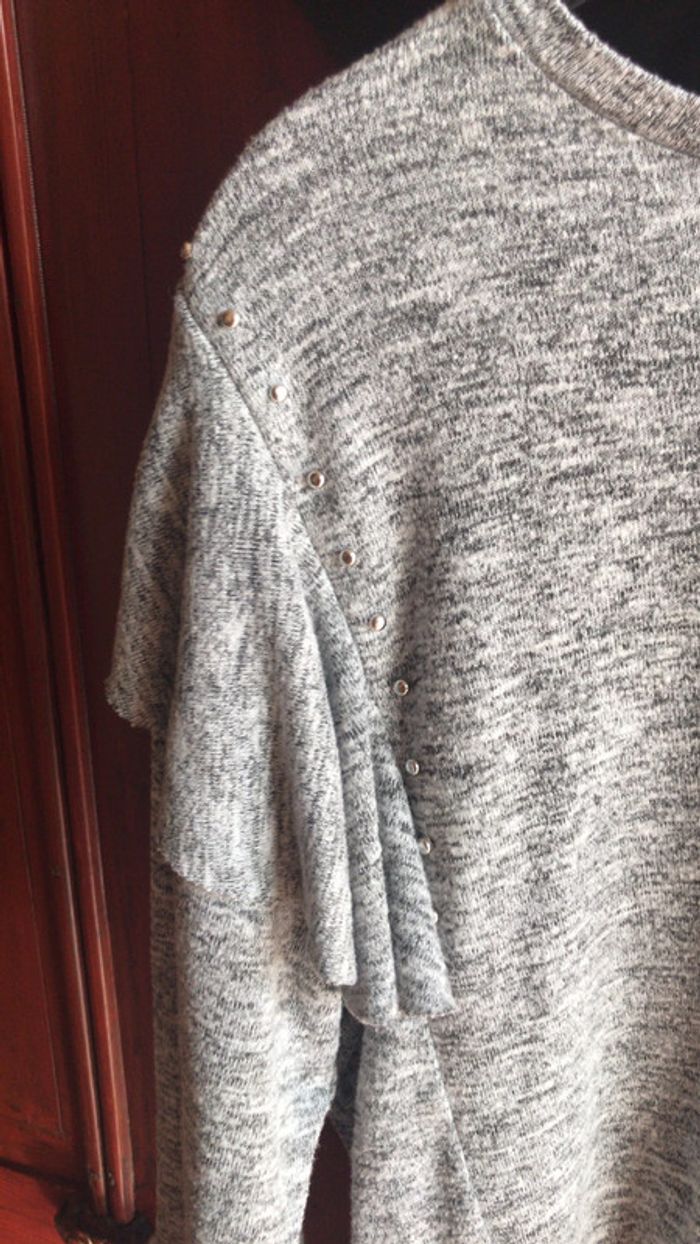 Pull avec volants marque Jennyfer taille s - photo numéro 2