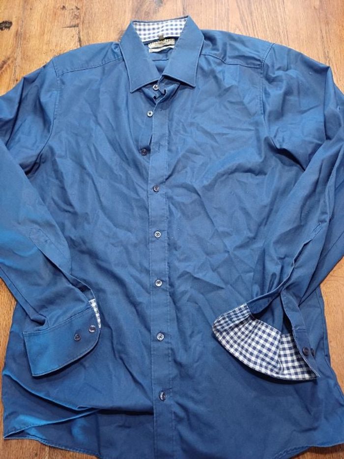 Chemise unie col et manche carreau