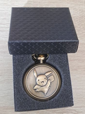 Montre à gousset Pokémon Pikachu vendue avec un coffret cadeau 