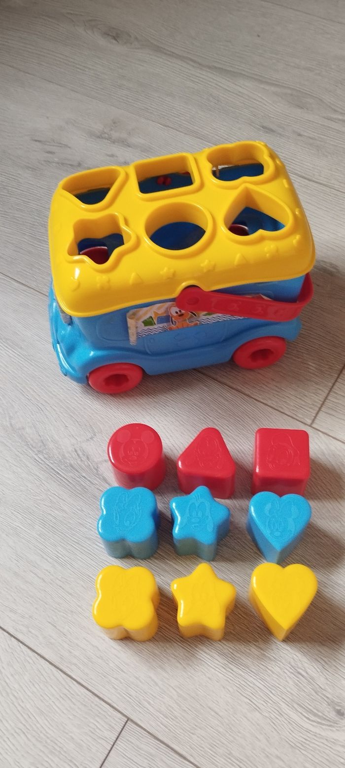 Camion Mickey trieur de forme Disney