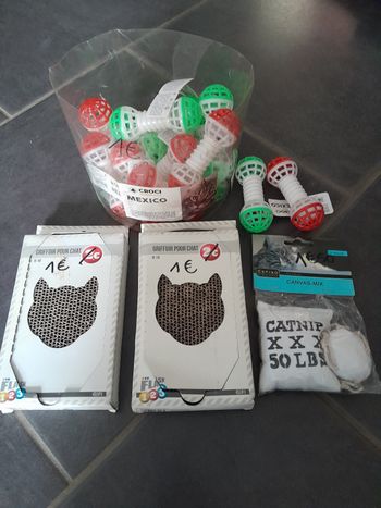 Lot de 18 jouets chat