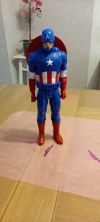 Figurine captain america