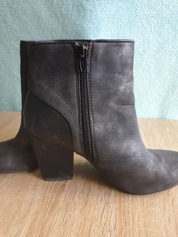 Bottines a talons grises