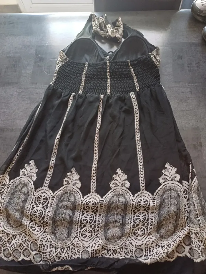 Robe dos nu - photo numéro 3